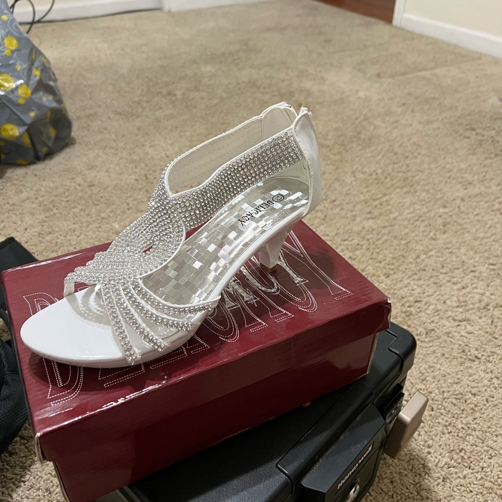Shoes - Picture 2 of 3